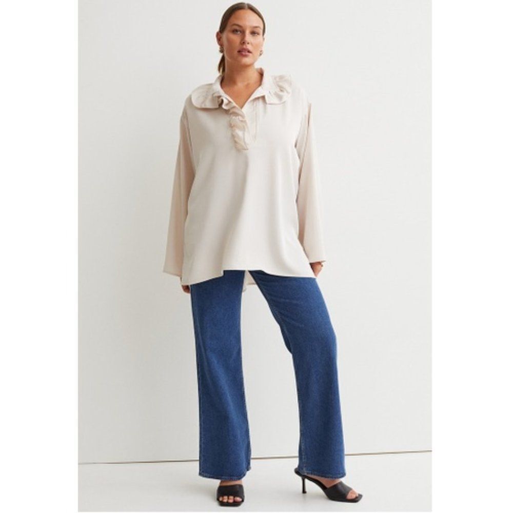 H&M Flounce-Collared Blouse - Picture 3 of 16